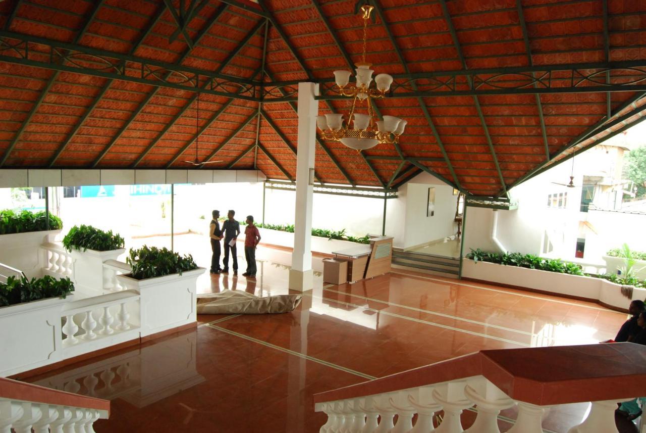 Hotel Rajadhani Thiruvananthapuram Dış mekan fotoğraf